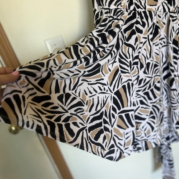 LOFT Beach Neutral Tropical Romper XL - Picture 8 of 11